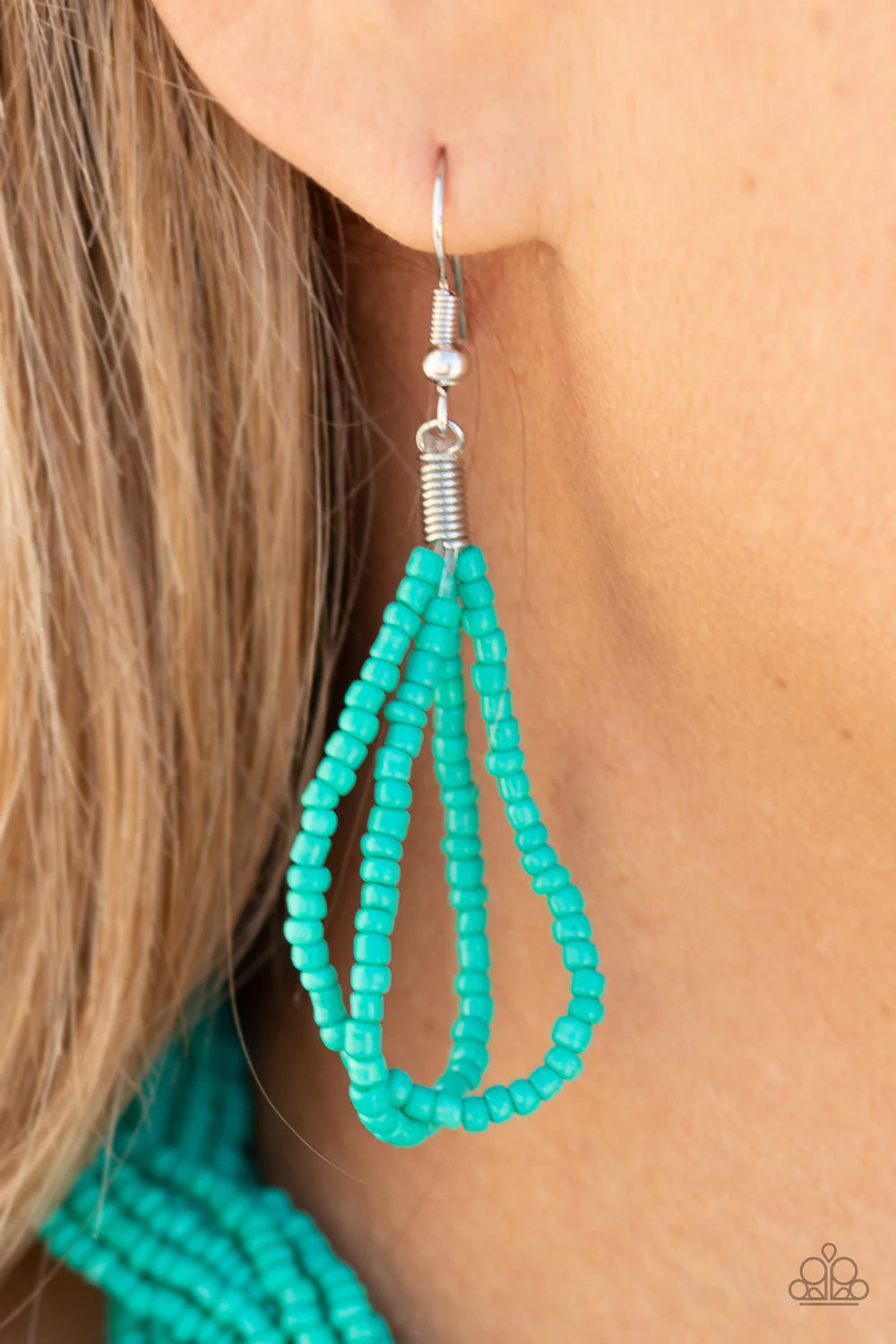 A Standing Ovation - Blue Necklace