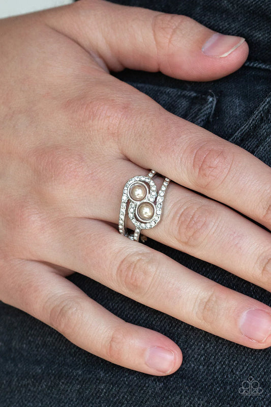 Vintage Vault "Collect of Front" Brown Ring